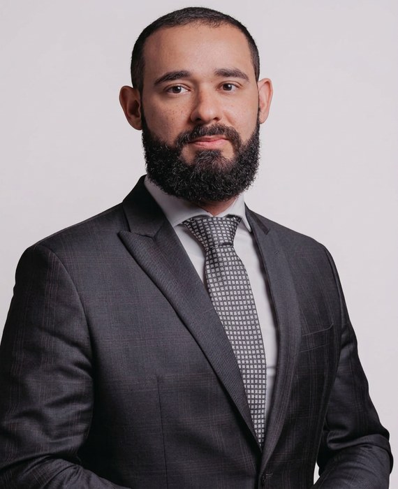 Dr. Leonardo Barros