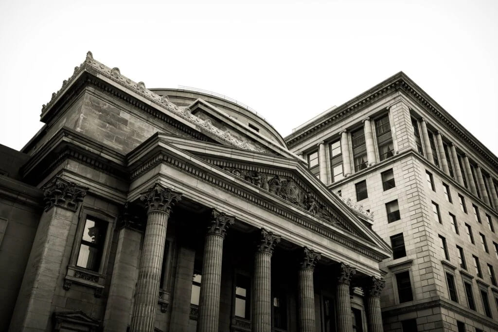 Sabia que muitos bancos cobram além do devido, aproveitando a sua necessidade e boa-fé?